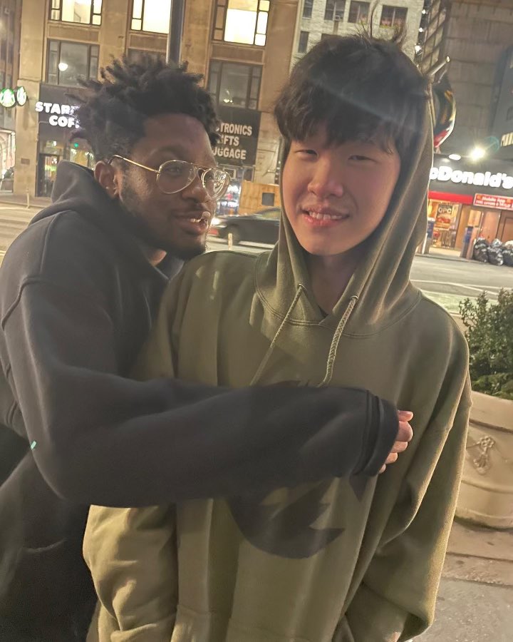 ZombaSalvatore's tweet image. Kola has made the decision to come out to the public as Bisexual, he doesn't want this to change the outlook he gives to his fans 🏳️‍🌈

"I've always felt more comfortable around guys my entire life.. theres a reason why you don't see me talk to any women”