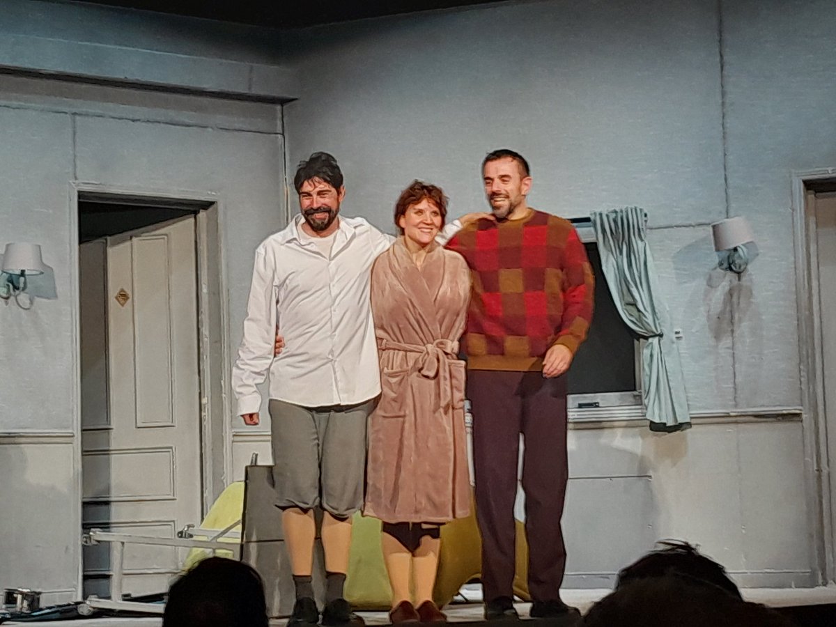 Amoreta79's tweet photo. Ahir la companyia de teatre Kulunka ens va fer riure i també ens va fer un cop de puny a l'estómac amb "Forever". Paga molt la pena. Us sorprendrà i us impactarà. Un dutxa freda de realitat. Vindrà a València. Aneu-hi si podeu.
@TeatroEspanol
#Kulunka són magnífics! https://t.co/Lq9AX4ILiZ