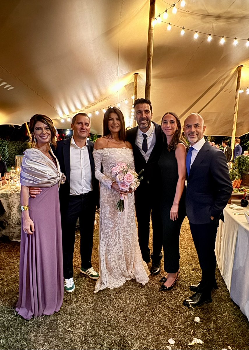 La felicità è condivisione. Auguri Ilaria e Gigi 💙 

#weddingday #happiness #IlariaeGigisposi