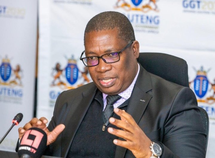 TalkLessers's tweet photo. Hit like if you are happy that Panyaza Lesufi is single handedly dealing with Helen Zille and the racist DA https://t.co/6K7NlVVzqA