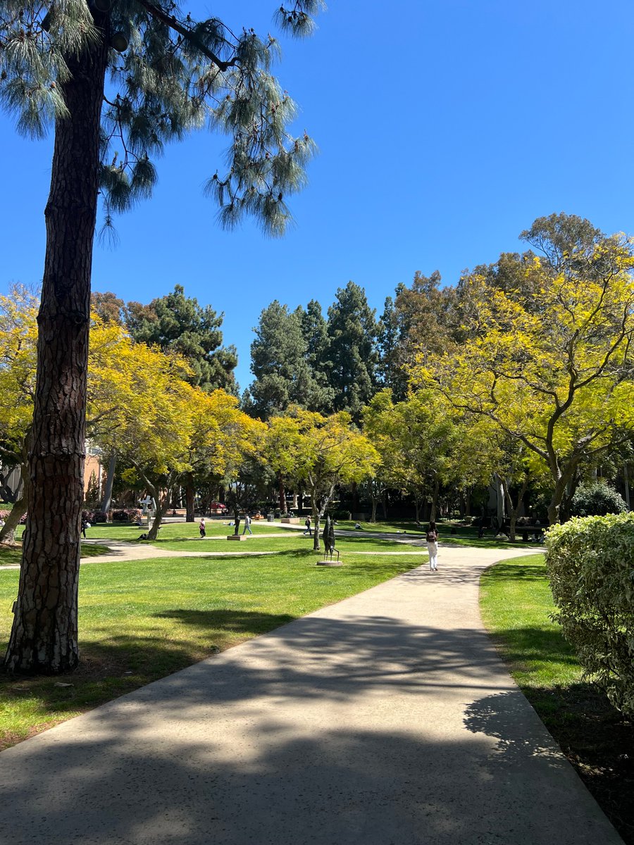 Happy week 1 of Fall quarter! What did you miss most while away for the summer? 

#IMissUCLA
