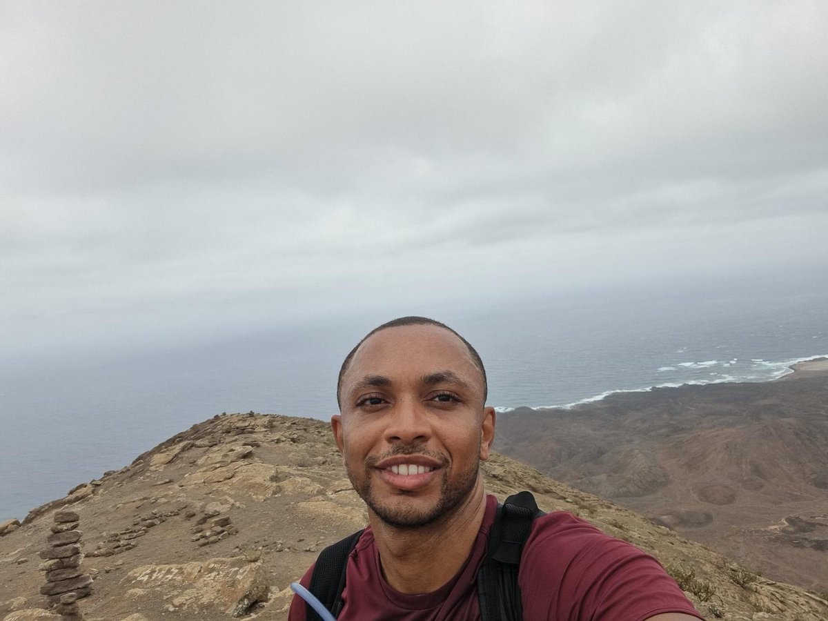 dtudo1poucocv's tweet image. 𝗝𝗮́ 𝗶𝗺𝗮𝗴𝗶𝗻𝗼𝘂 𝘀𝘂𝗯𝗶𝗿 𝗼 𝗽𝗼𝗻𝘁𝗼 𝗺𝗮𝗶𝘀 𝗮𝗹𝘁𝗼 𝗱𝗮𝘀 𝗶𝗹𝗵𝗮𝘀 𝗵𝗮𝗯𝗶𝘁𝗮𝗱𝗮𝘀 𝗱𝗲 𝗖𝗮𝗯𝗼 𝗩𝗲𝗿𝗱𝗲?

@EderShamir , de 37 anos, efetuou hoje a proeza ambicionada por muitos  

Leia mais no  facebook.com/share/p/SNjX1Z…

#CaboVerde | #Hiker | #Caminhada