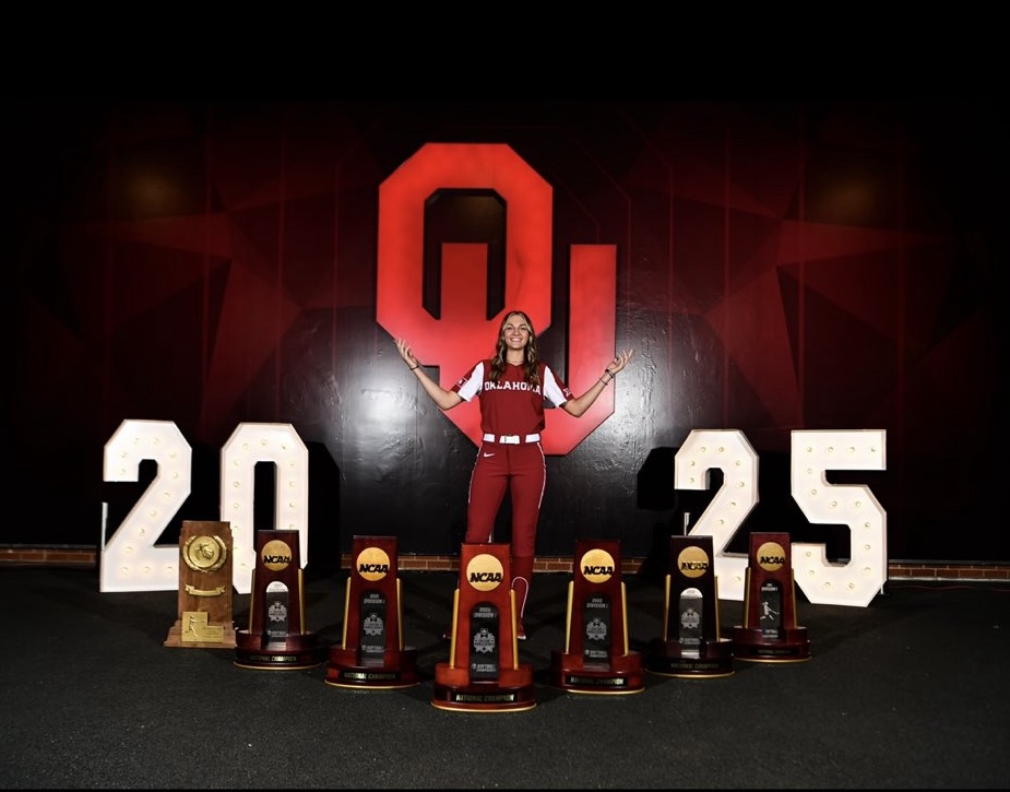 ExtraInningSB's tweet image. 🔥 Allyssa Parker, a 2025 Oklahoma commit, is dominating on the mound and at the plate! With a 0.19 ERA, 131 strikeouts, and leading the nation in slugging (1.818) per MaxPreps, she’s unstoppable. 🥎💪  #MaxPreps #OUCommit @AllyssaParker @MaxPreps loom.ly/ppkxAzM