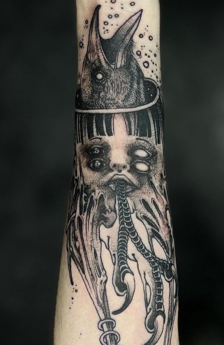 Inspire-se tatuando sem precisar de um significado
.
.
.
.
#OneLifeTattoo #TattooDesigns #UniqueTattoos #Inked #TattooInspiration #TattooIdeas #BodyArt #TattooCulture #TattooArtist #TattooGoals #TattooLovers #MinimalistTattoo #tatuagem
