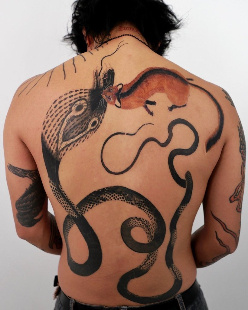 Inspire-se tatuando sem precisar de um significado
.
.
.
.
#OneLifeTattoo #TattooDesigns #UniqueTattoos #Inked #TattooInspiration #TattooIdeas #BodyArt #TattooCulture #TattooArtist #TattooGoals #TattooLovers #MinimalistTattoo #tatuagem