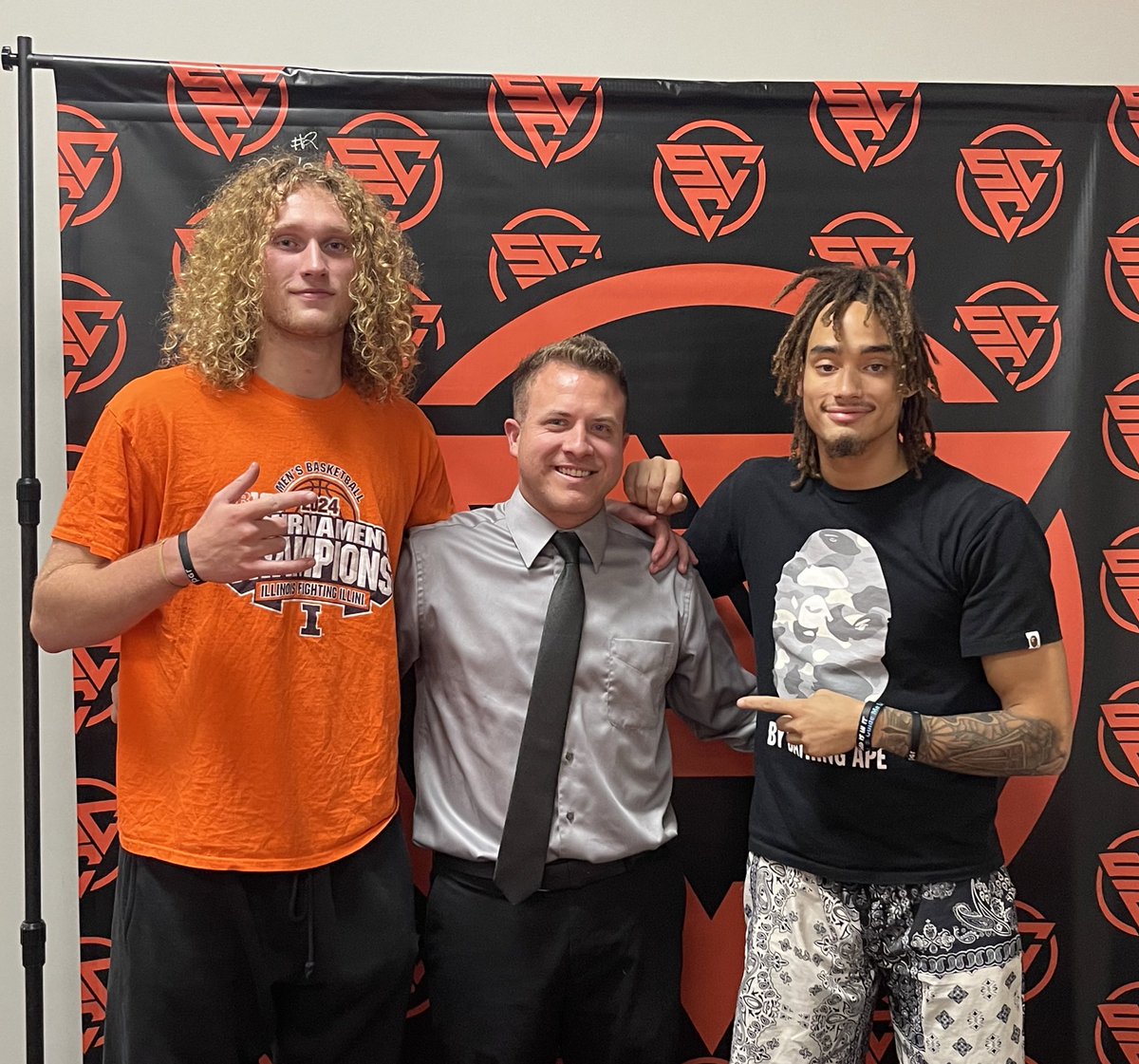 Repking Media “T-Rep” (@repkingtrep33) on Twitter photo Even though I was in Wedding Attire, I wasn’t missing the Illini Event yesterday @ Effingham Event Center from 1-3 put on by my friend Jason Givens of getting our Illini <a href="/DravynGibbs/">Dravyn Gibbs</a> & Transfer 6’6 Jake Davis!
Was great to see these 2!
Interview with these 2 coming soon! Even though I was in Wedding Attire, I wasn’t missing the Illini Event yesterday @ Effingham Event Center from 1-3 put on by my friend Jason Givens of getting our Illini <a href="/DravynGibbs/">Dravyn Gibbs</a> & Transfer 6’6 Jake Davis!
Was great to see these 2!
Interview with these 2 coming soon!