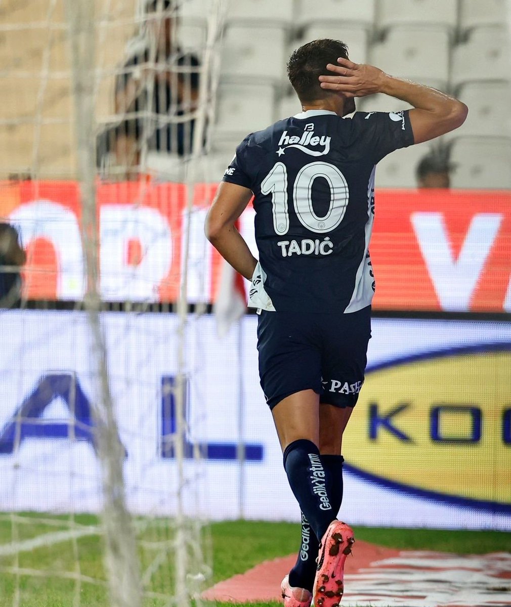 Antalyaspor 0-2 Fenerbahçe 

Fenerbahçe'miz Antalyaspor Engelini Kayıpsız Geçiyor.