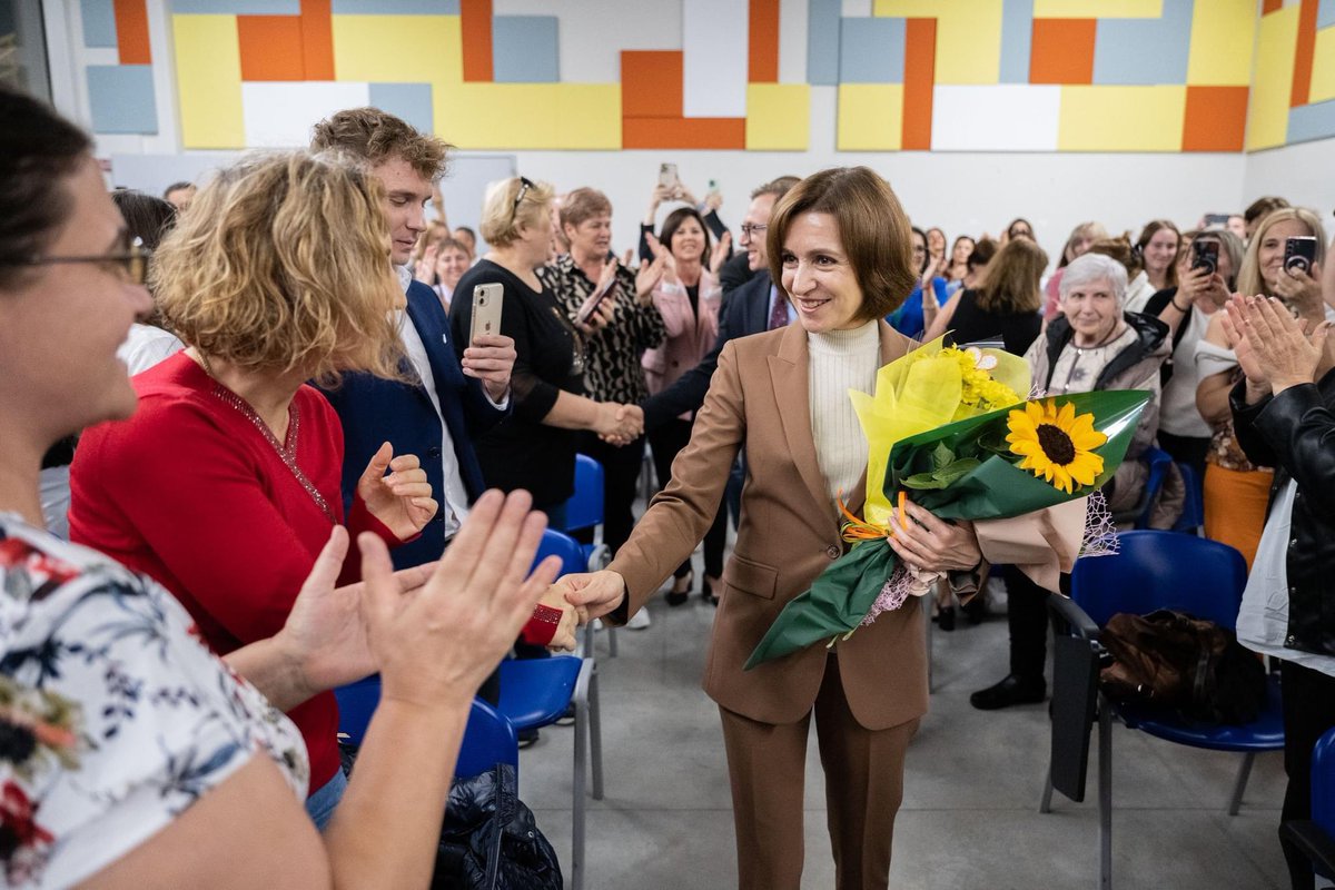 sandumaiamd's tweet photo. This weekend, I spoke with thousands of Moldovans in Italy about my plan #ForMoldova. 

Our people – no matter where they are – believe in a stronger, European Moldova. Together, we’re building a country where those who left will want to return, and those at home stay with pride. https://t.co/SG5T8HXZ0t