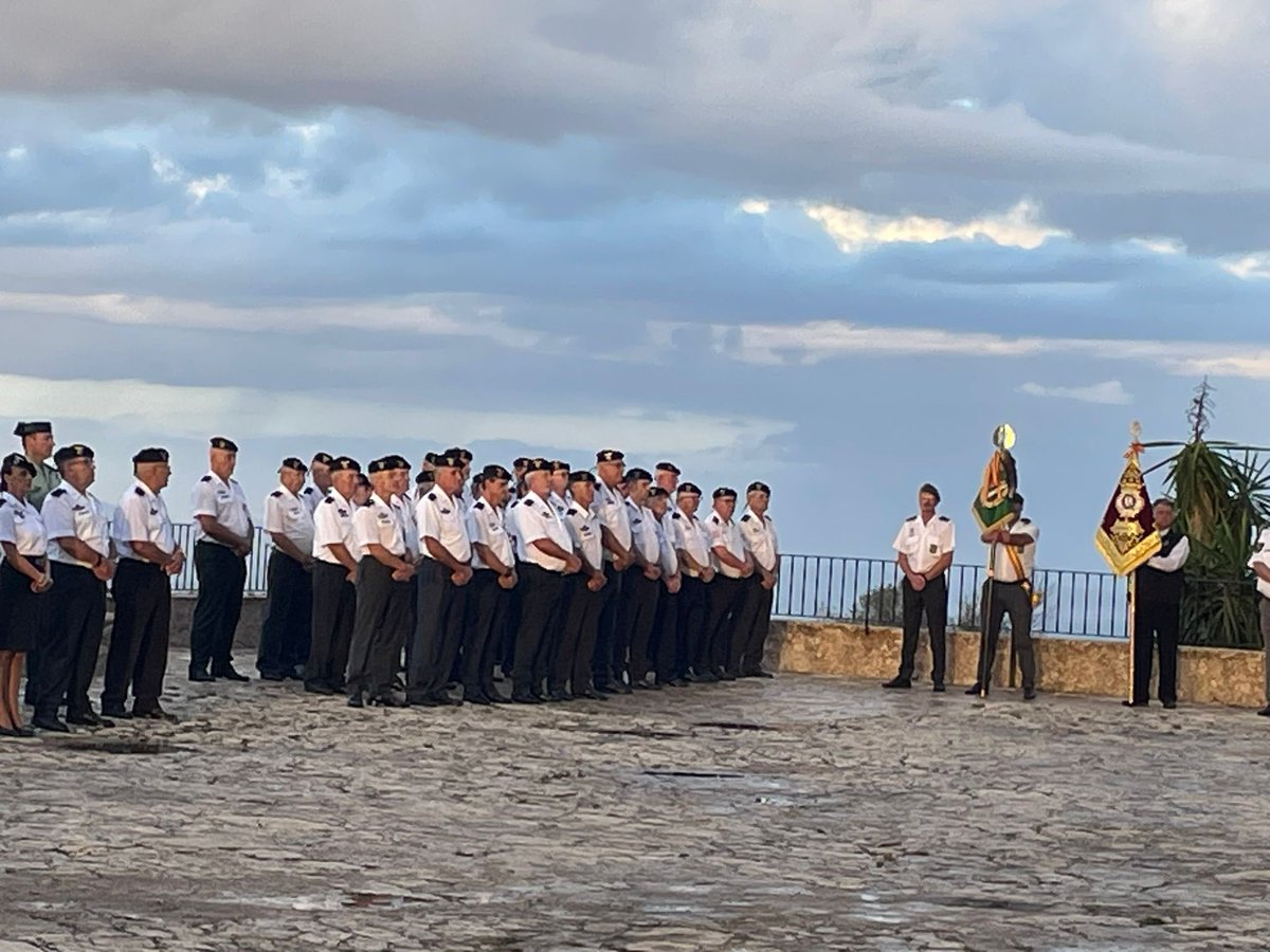 ARIBAL_RV's tweet photo. Compañeros reservistas voluntarios de #ARIBAL acompañando a los veteranos paracaidistas de toda España, que se han reunido este fin de semana en #Mallorca
#ASVEPA
@COMGEBAL_ET @EjercitoTierra @Defensagob
#ARIBAL es miembro @FORE_CIOR_ES https://t.co/2pV0PBM8Rt