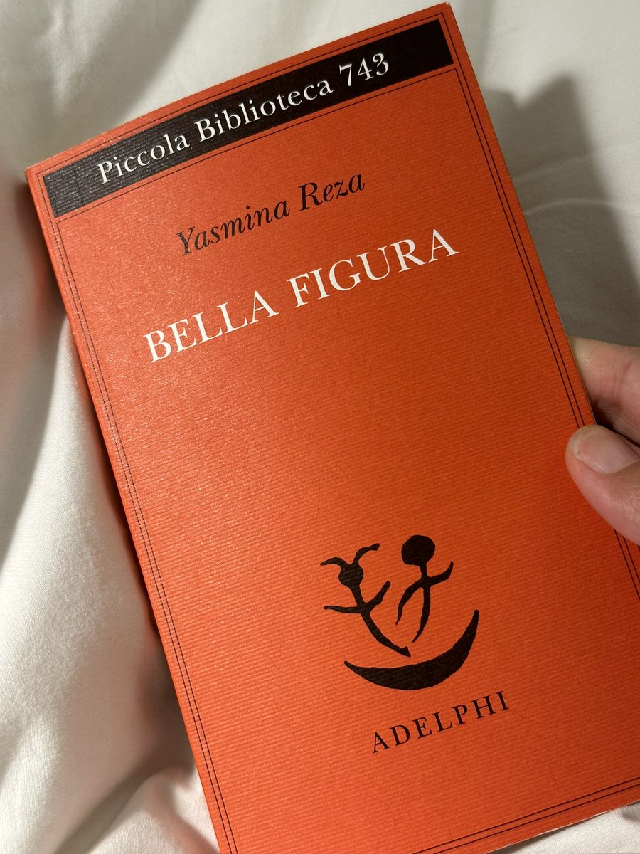 “Ho sopportato molte cose, ma la coppiettina unita nell’avversità è troppo per me.”
- Yasmina Reza, Bella figura, <a href="/adelphiedizioni/">Adelphi Edizioni</a>