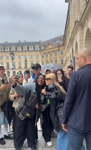 bp886_blink1157's tweet photo. #ROSE #YSL #YSLSS25 #ROSExYSL #ROSExYSLSS25 #Paris2024 #ParisFashionWeek #ParisFashionWeek2024 https://t.co/XIZdgHiNJp