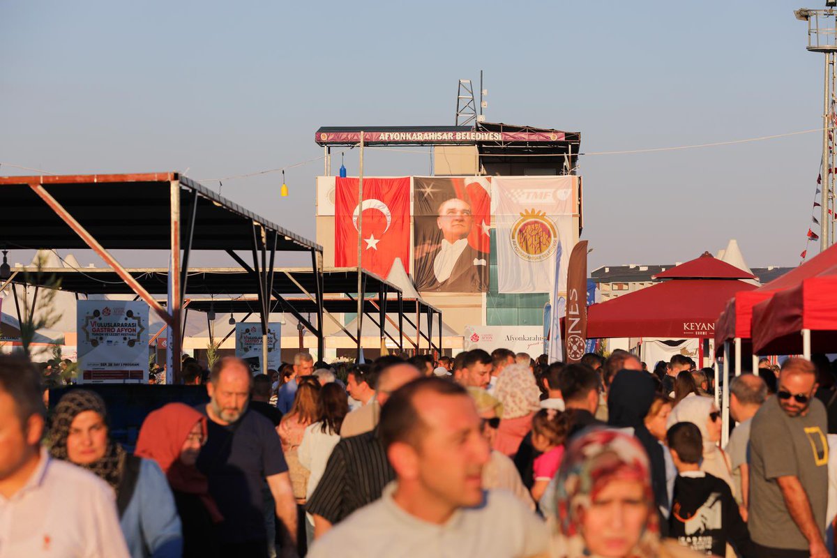 afyonbelediyesi's tweet photo. ✨ GastroAfyon Lezzet Festivali finaliyle damağınızda unutulmaz tatlar bıraktı! 🎉

Afyonkarahisar’ı gastronomi merkezi haline getiren lezzet şöleni, son gününde binlerce ziyaretçiyi ağırladı. 🍽️ https://t.co/OPmrCJvD3M