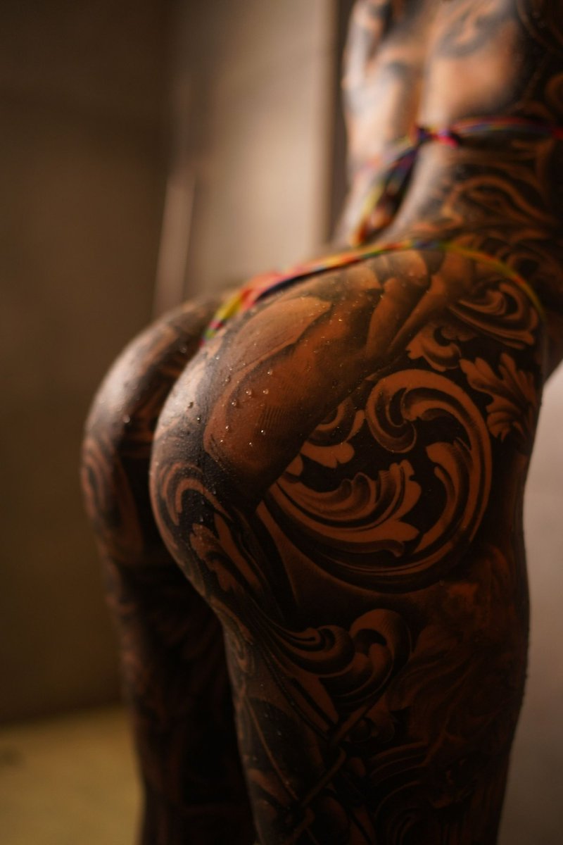 Inspire-se tatuando sem precisar de um significado
.
.
.
.
#OneLifeTattoo #TattooDesigns #UniqueTattoos #Inked #TattooInspiration #TattooIdeas #BodyArt #TattooCulture #TattooArtist #TattooGoals #TattooLovers #MinimalistTattoo #tatuagem