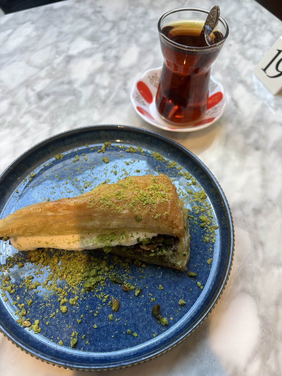 Özge Demet tweet media