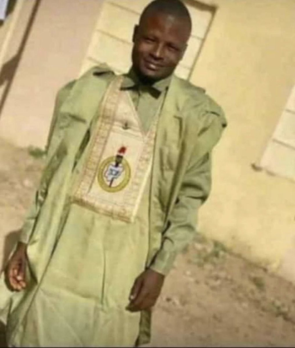 Phlexd's tweet photo. Me when Federal government start paying 77k allawee. Feel free to bill me cos I’m about to make it in life https://t.co/ew5g2nLhhs