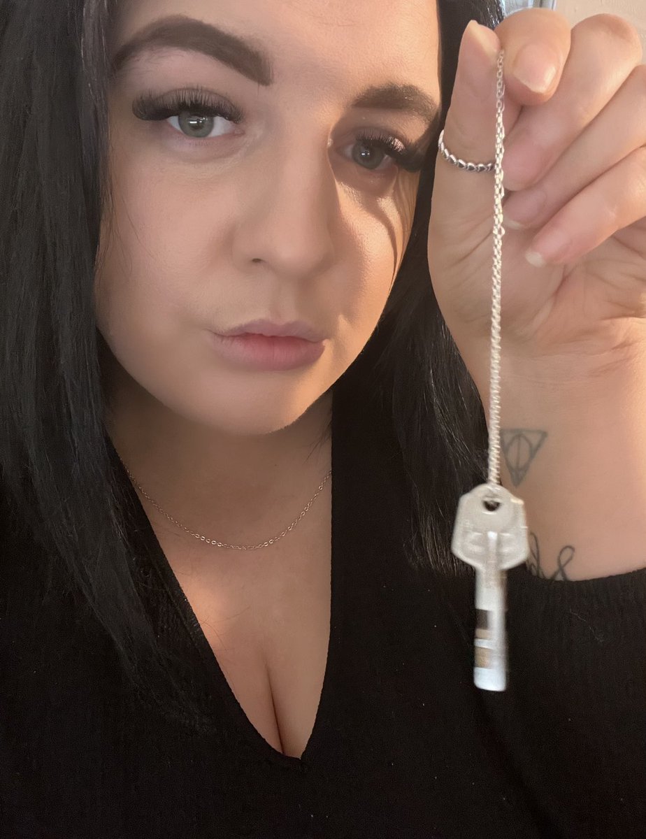 RSF9591's tweet photo. The best place for a sexless dck is locked away in a cage, while I tease you with the key to your freedom. Locktober is looming. 🔐 https://t.co/JpwSZhQ6zQ