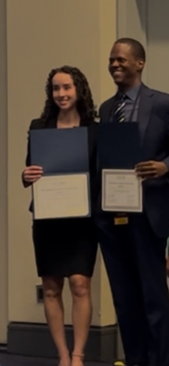 Very proud to see outstanding mentee, <a href="/DrMcClellandLab/">The McClelland Lab</a> member &amp; <a href="/ASTRO_org/">ASTRO</a> Medical Student Fellowship Award winner Abizairie Sanchez-Feliciano (@AbizairieS) present her award-winning #RadOnc research project at the #ASTRO24 Aspiring Scientists and Physicians program!
#NAVAH