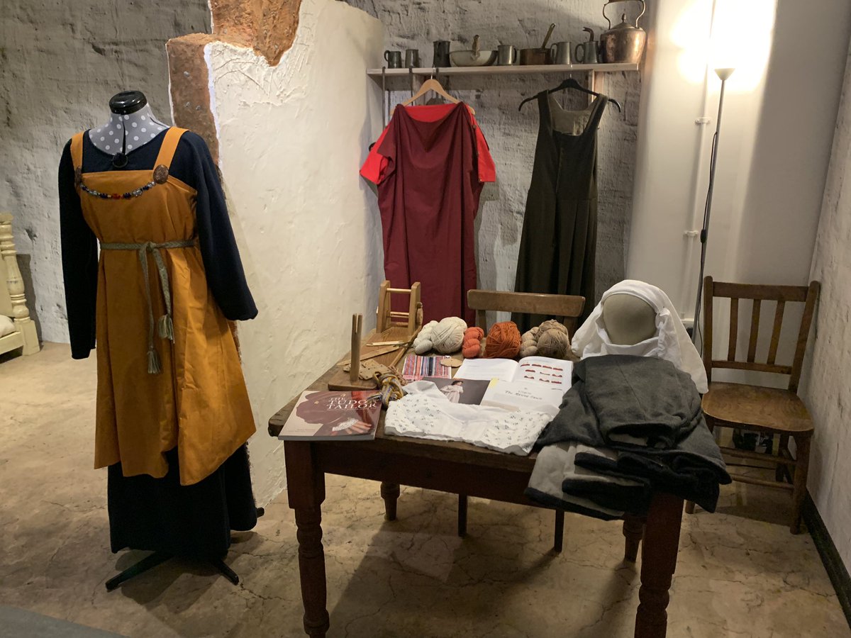 Hayley Simmons (@hm_simmons) on Twitter photo My museum costume table at Gathered at <a href="/GressenhallFW/">Gressenhall Farm and Workhouse</a> today!
It was so great to talk to so many textile lovers! And to see a lot of the costumes I’ve made on display 🧵 My museum costume table at Gathered at <a href="/GressenhallFW/">Gressenhall Farm and Workhouse</a> today!
It was so great to talk to so many textile lovers! And to see a lot of the costumes I’ve made on display 🧵