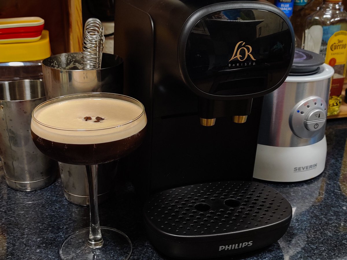 Still perfecting my espresso martini ☕🍸 😁 I've upped my game with a 19 bar espresso machine. I used an Italian Moka pot before. Just got the machine Thursday, I've been wide awake ever since! 😆 #EspressoMartini #espresso #LorSublime #LorBarista #LorBaristaSublime #Coffee