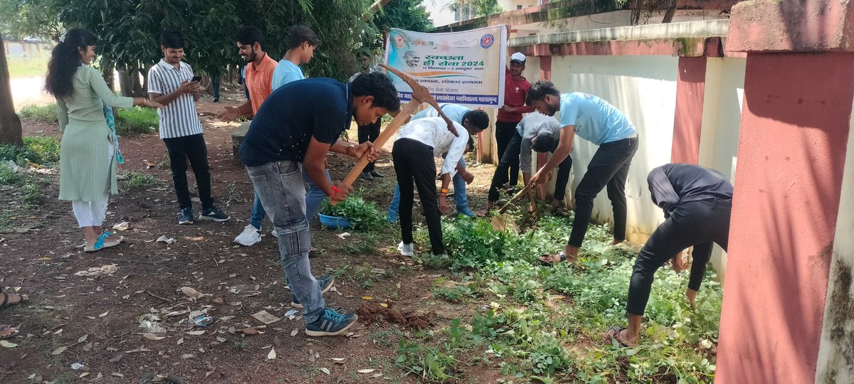 DINESHSAHU_2269's tweet photo. #MVPG कॉलेज @MahasamundDist में एक दिवसीय शिविर पर स्वच्छता पखवाड़ा के अंतर्गत कॉलेज परिसर व गार्डन पर स्वच्छता अभियान कार्यक्रम चलाया गया!
#स्वच्छता_ही_सेवा_है2024
#MYBharat #SHS2024 #SwabhavSwachhata #SanskaarSwachhata
@_NSSIndia @NssRDBhopal4 @PMOIndia @ChhattisgarhCMO https://t.co/GLdjBnTdZt