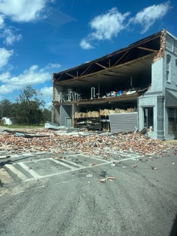 Hurricane Helene damage in Hazelhurst, Georgia.  My brother sent me these photos.  #HurricaneHelene #hurricanedamage #prayforhazelhurst