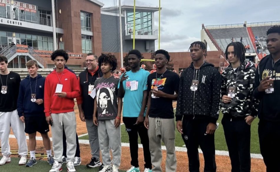 WhitmerHoops's tweet photo. Great unofficial visit for @AndreYoung2026 at @BGSUMBB during their homecoming game. https://t.co/bbcpqsoR1n