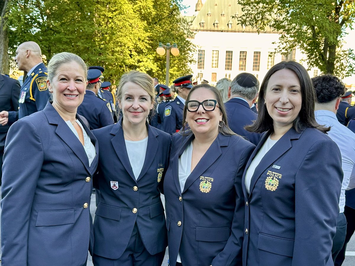 CAOLJackson's tweet photo. Today we gathered to honour  our #HeroesInLife at Parliament Hill. Proud to be a part of the ~280 @PeelPolice members who came together in Ottawa to honour the fallen, while serving as a reminder of the impact &amp; importance of the policing #community. #NationalPoliceMemorial #prp https://t.co/UroVrY6xIN