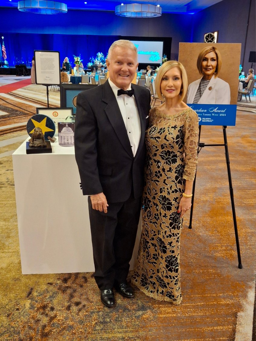 Since 1994, the Oklahoma Commission on the Status of Women has sought to strengthen and empower women in Oklahoma by improving their opportunities and quality of life.   At the annual Hall of Fame gala this past Friday night, I was humbled to receive the Guardian Award alongside