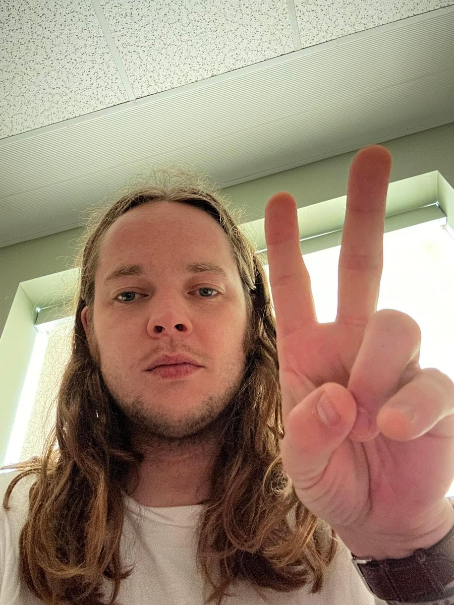 BillyStrings's tweet image. Hey yall!! Quick update..

I arrived in Buena vista Thursday night ready to rock out at renewal with my band and all my friends .. but knowing in the back of my mind that there’s a chance I might have to get back to Michigan at a moments notice if my wife went into labor.. we…