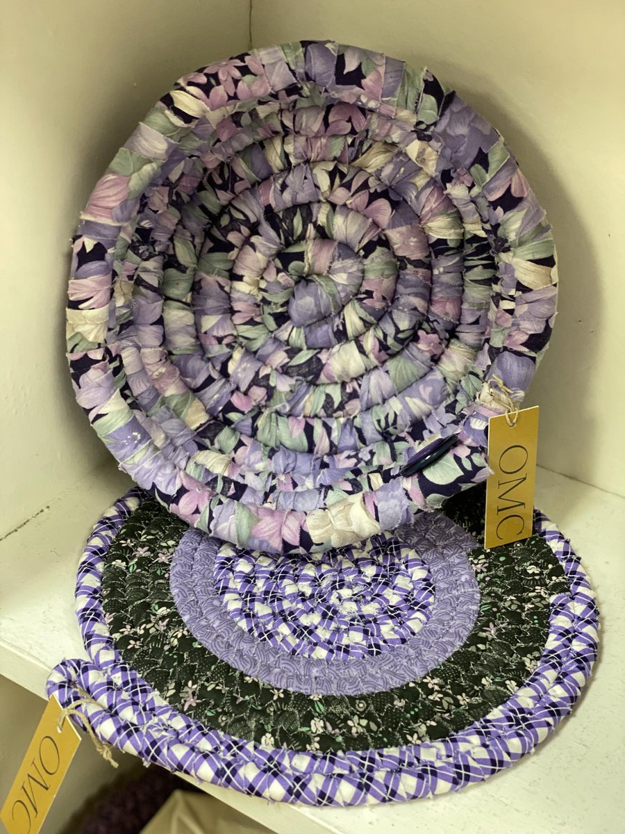 texturescrafts's tweet image. Purple not for you? Lynn M Oliver has made many colours of washable #bowls, #coasters and #hotpads #TexturesCraftworks @lockestshops  Come on in and see!

#handmade #HamOnt #handcrafted #fabricbowls #baskets #colourfulbaskets #trivets