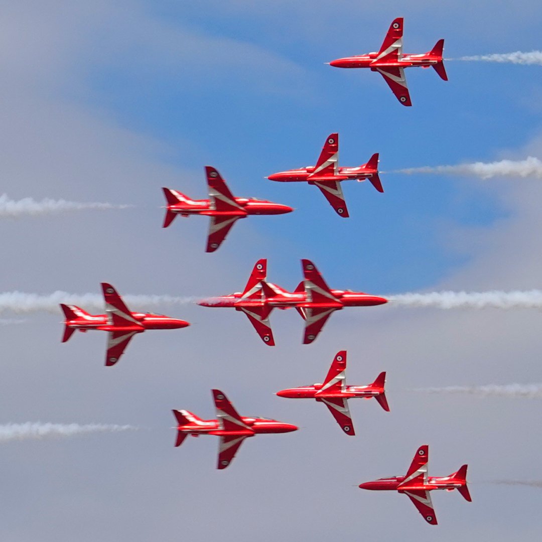 Michaelflying28's tweet photo. Royal Air Force Aerobatic Team The Red Arrows displaying in their Hawk T1As at Cleethorpes Armed Forces Weekend 2024 29.6.24.
#armedforcesweekend #cleethorpes #raf #royalairforce #royalairforceuk #rafphotography #redarrows #theredarrows #redarrowsdisplayteam #rafredarrows https://t.co/LI72ujJ5jK