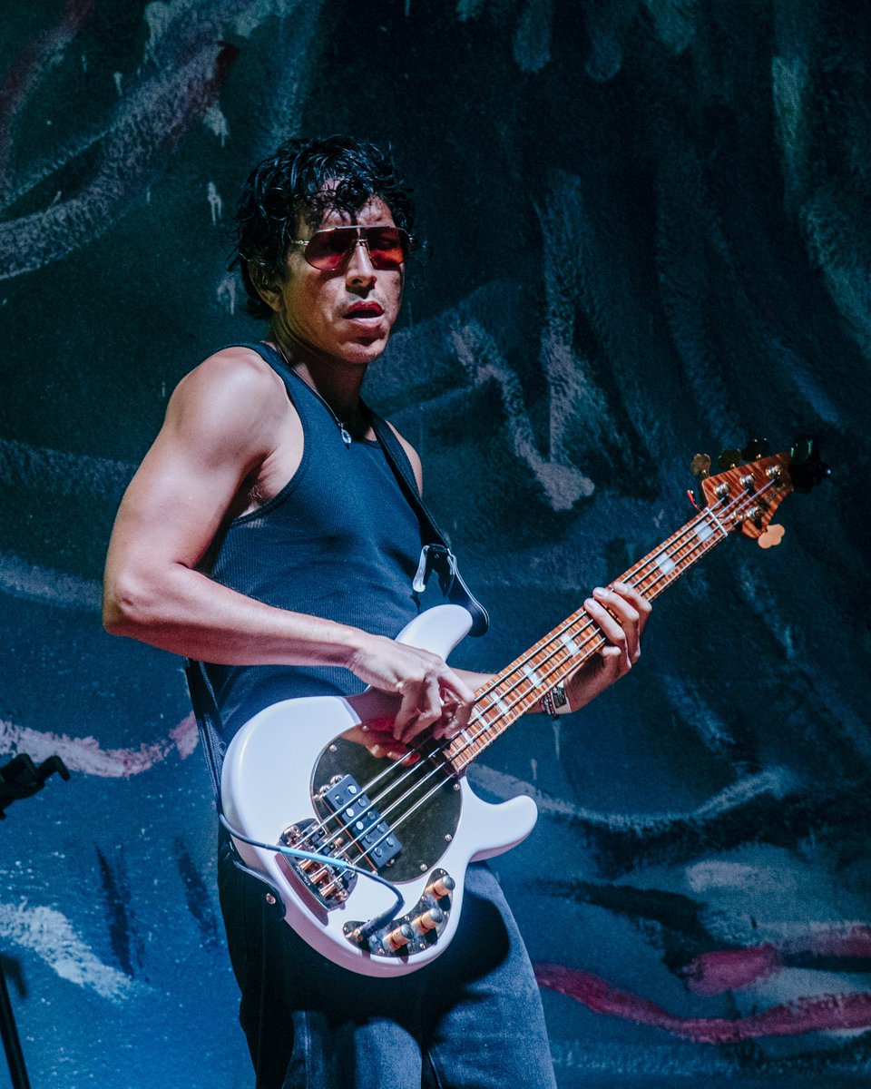 _MrIndie's tweet photo. Chicano Batman fue el show sorpresa de las Noches Hipnosis en House Of Vans CDMX y nos dio un increíble show que no olvidaremos ❤️‍🔥⚡️

📸: @albert.vega_ 

#ChicanoBatman #HouseOfVansCDMX #NochesHipnosis #EnHouseOfVans #cdmx #Shoots https://t.co/LOmQCcO4aK