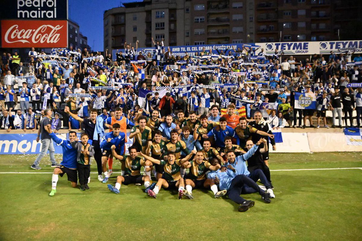 Rubén Martínez (@rubenmartinez23) on Twitter photo Orgulloso de todos! Esfuerzo increíble del equipo después de los 120’ de Murcia!! Gracias a todos los que habéis venido y seguido el partido!
Va por vosotros el +3!
A seguir! Que esto no para! 🔵⚪️
#AMQM <a href="/CESabadell/">CE Sabadell 🧅</a> 🧅😂 Orgulloso de todos! Esfuerzo increíble del equipo después de los 120’ de Murcia!! Gracias a todos los que habéis venido y seguido el partido!
Va por vosotros el +3!
A seguir! Que esto no para! 🔵⚪️
#AMQM <a href="/CESabadell/">CE Sabadell 🧅</a> 🧅😂