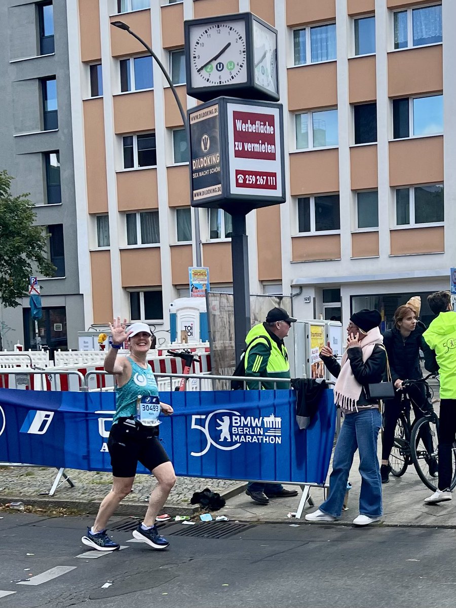 KylieSmithOB's tweet photo. Joined 9,000 Americans and 58,000 runners for a little jog around Berlin today! @berlinmarathonE https://t.co/xPtjiPosqc