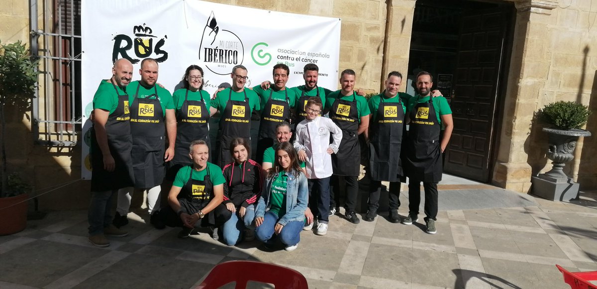 Almaz_ElAltillo's tweet photo. 11 cortadores de jamón profesionales han participado de manera desinteresada en un
evento a favor de @ContraCancerEs en la localidad de Rus.
@AlmazaraElAltillo ha participado de manera activa y pasiva en todo lo que ha podido.
Muchas gracias a todos. https://t.co/3MZyRdHIzK