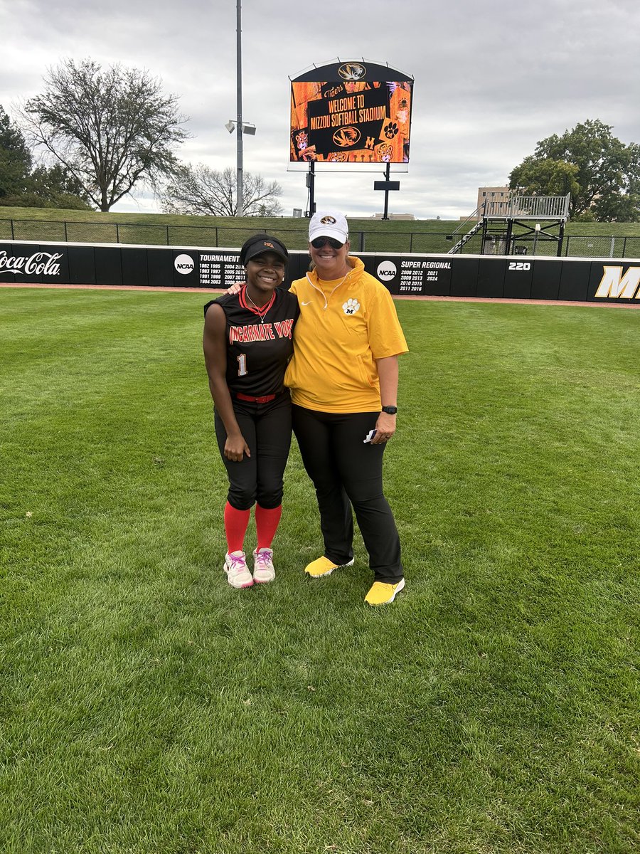Walkerlauryn27's tweet photo. I had a great time at the @MizzouSoftball camp this weekend. I really enjoyed setting the players and coaches. I also learned a lot in the infield. Thank you for having me! @CoachLarissaA @CoachBella42 @J_Cottrill_  @IwaSoftball https://t.co/P7BGyycE9g