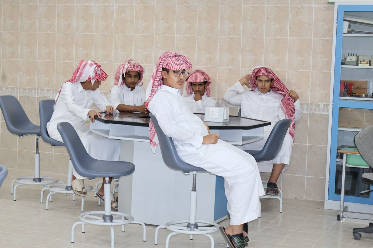 tnmbjd's tweet photo. نظمت جمعية التنمية الأهلية بالبجادية بالشراكة المجتمعية مع ثانوية #البجادية برنامج تدريب وتأهيل طلاب ثانوية البجادية طوال الفصل الدراسي الأول وذلك لاجتياز اختبار القدرات العامة والتحصيلي حيث يتم من خلاله تدريب الطلاب وتوعيتهم على كيفية التعامل مع الاختبارات.
.
 #تنمية_البجادية https://t.co/rClJffpeQ8