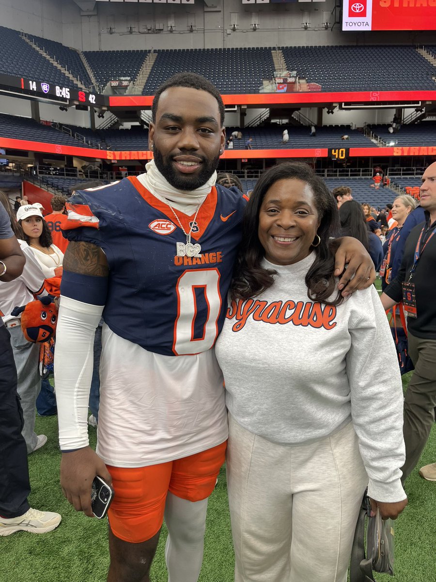 #ProudPrincipalMoment Check out Dr. Coe-Brockington with our very own, Darian ‘Duce’ Chestnut (Class of 2021)! 🥳

Duce currently attends Syracuse University where he plays football as a defensive back!🏈😎 It is always great to see alumni doing extraordinary things! 💯