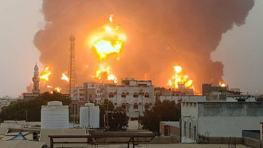 Israel bombardea puertos y centrales de Yemen
"El bombardeo fue realizado en respuesta a los recientes ataques del régimen hutí contra Israel"
columnasdemexico.com/israel-bombard…
#Internacional #Yemen #Israel <a href="/columnasdemex/">Columnas de México</a>