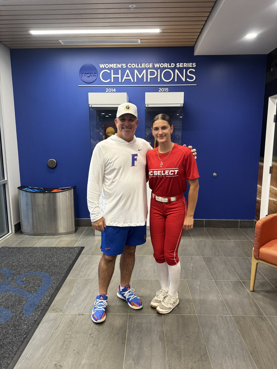 BMireles2028's tweet photo. I had the best time at @GatorsSB camp yesterday! Thank you @_TimWalton for hosting a great camp! Go Gators! π #gatorssb #floridagators #gatorsoftball https://t.co/kIEIn2zYys