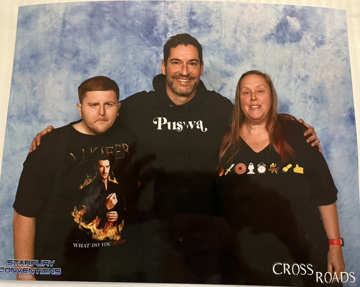 TeamTom10's tweet photo. Photos of photos so not brilliant quality but love these.  Awesome time with  @benlovesella @allyclarkeuk @debscordery16 and all the rest of my #Lucifam xx https://t.co/Ds52MgCTG6