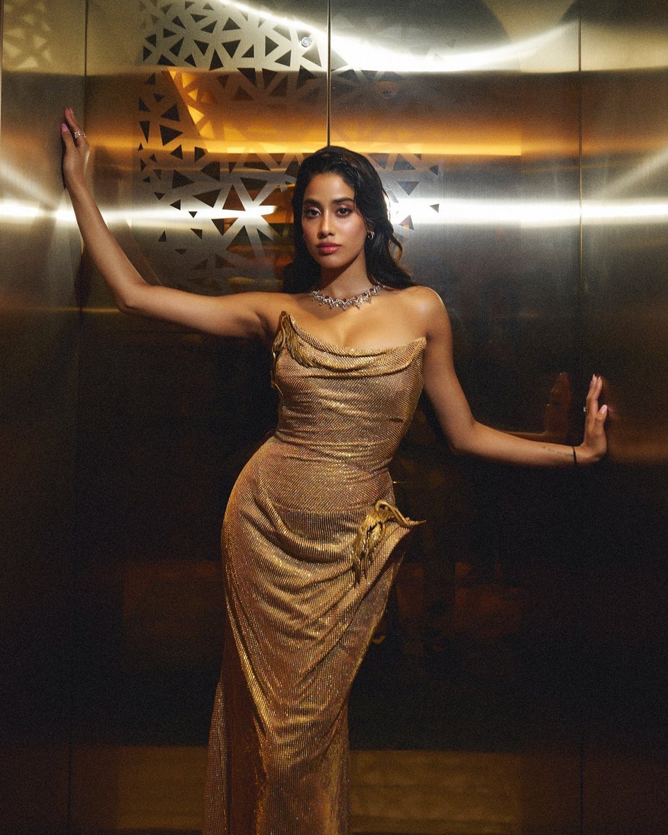 BekarBhai's tweet photo. #JanhviKapoor 😍 https://t.co/CLrwAiQDeM