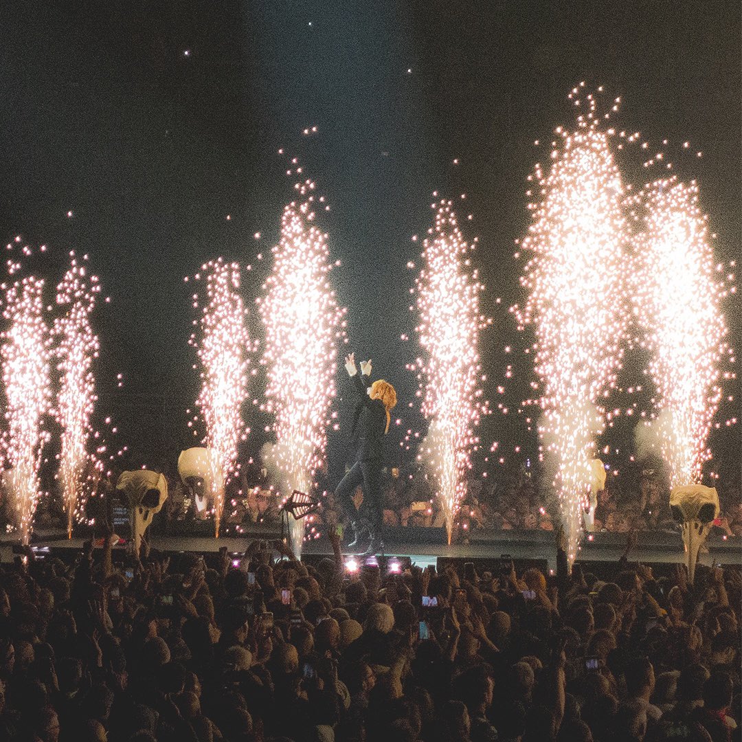 Clap de fin (pour moi) de cette tournée #Nevermore 🐦‍⬛
Je vous ai gardé quelques photos de la soirée d’hier au <a href="/StadeFrance/">Stade de France</a> 📸