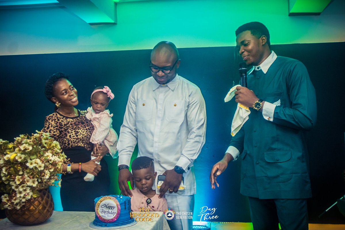lscthechosen's tweet image. Still in the birthday mood.🕺

We celebrated our Lead Pastor @issy_mr in the Chosen way today. 🤩
We love you Papa❤

#PAMConference2024 #ThyKingdomCome #lscthechosen
#rccglscthechosengeneration #thechosengeneration #rccg #PAM2024 #PMC #PAM