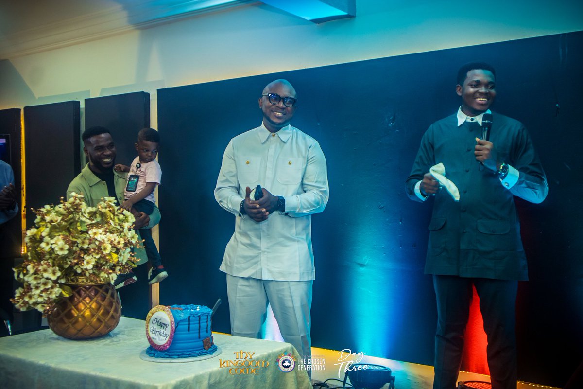 lscthechosen's tweet image. Still in the birthday mood.🕺

We celebrated our Lead Pastor @issy_mr in the Chosen way today. 🤩
We love you Papa❤

#PAMConference2024 #ThyKingdomCome #lscthechosen
#rccglscthechosengeneration #thechosengeneration #rccg #PAM2024 #PMC #PAM