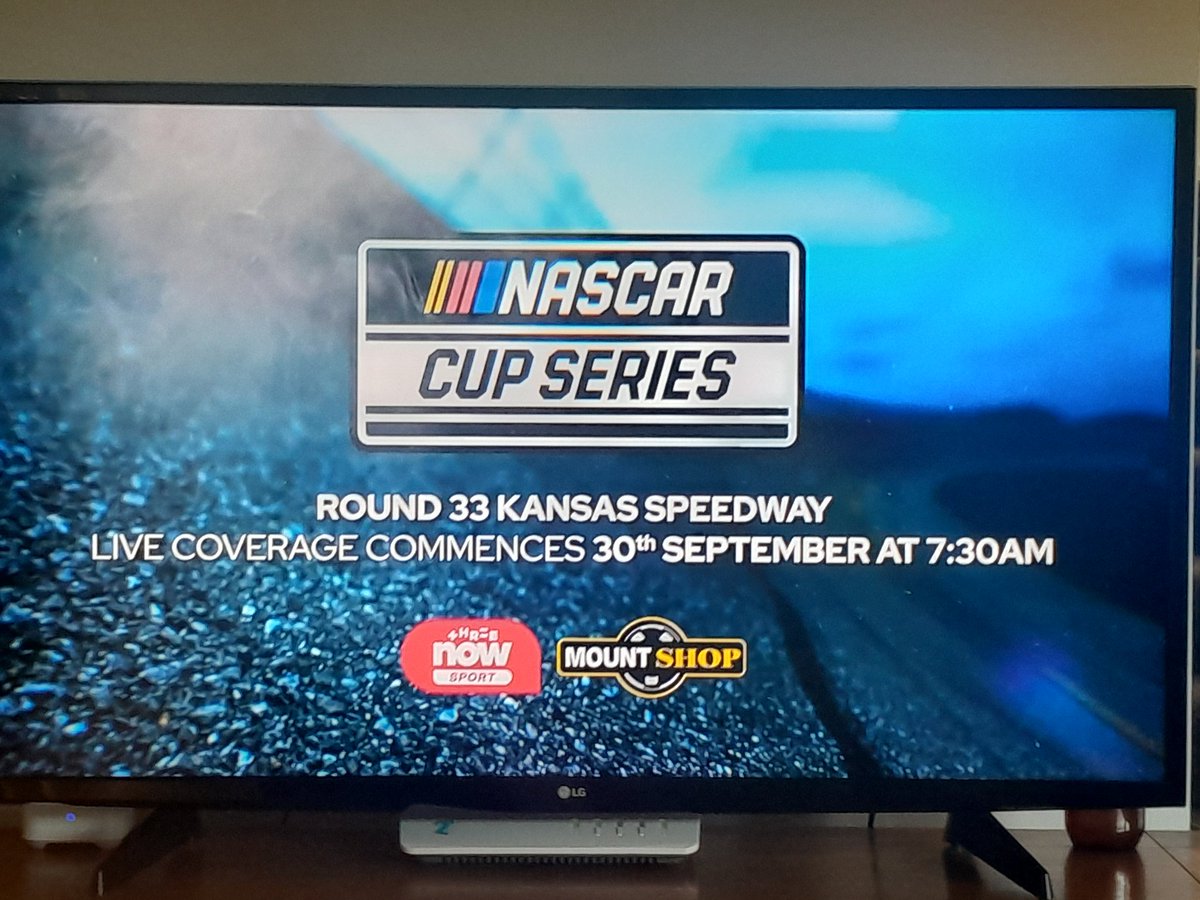 Hey <a href="/ThreeNewZealand/">Three</a> you do know that it's almost 8:30, the race has started and you app has this message showing? Good thing I didn't get up deliberately to watch the race or anything like. Useless