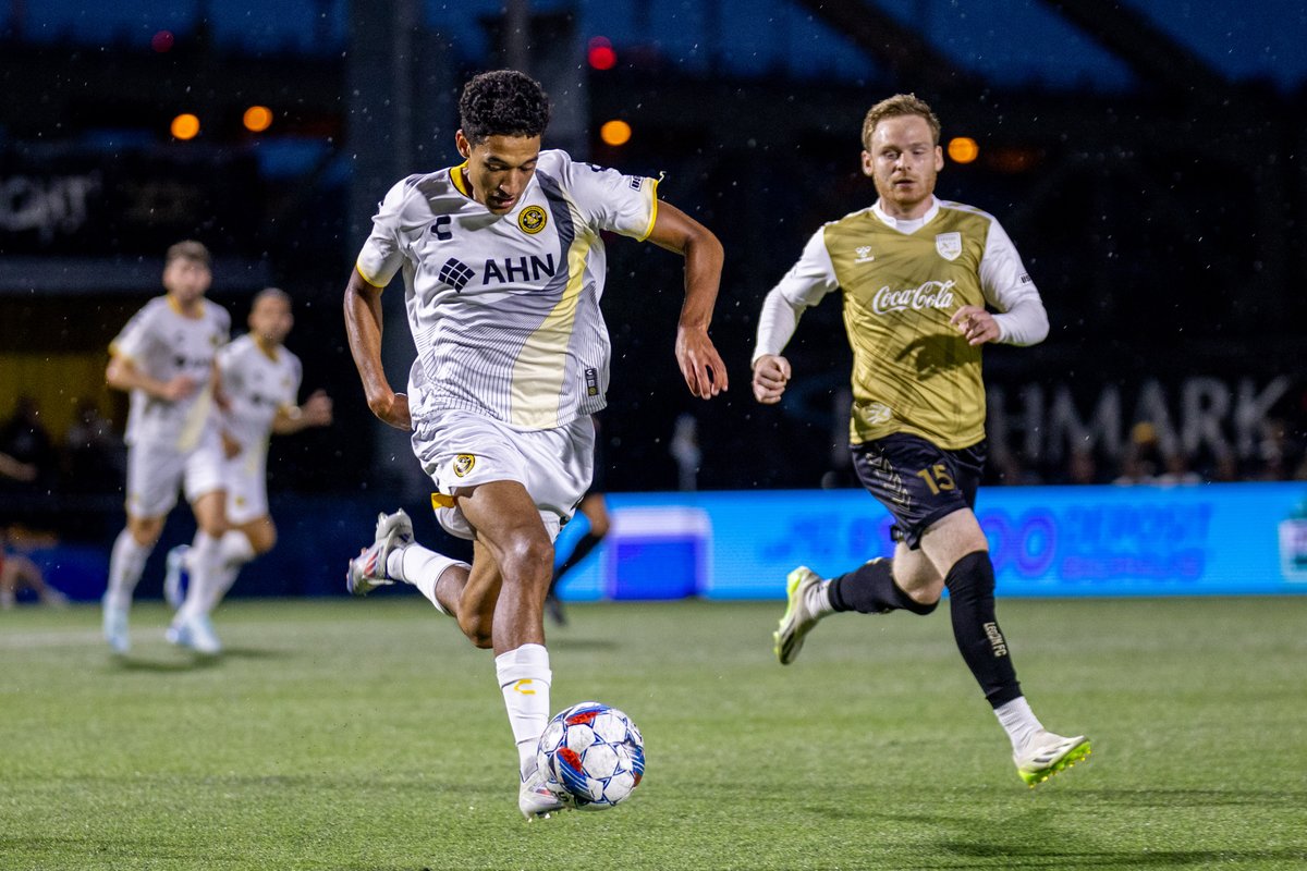 The playoff push for @Riverhounds grabs a point with a 1-1 draw against <a href="/bhmlegion/">Birmingham Legion FC</a> in front of a sellout crowd at <a href="/highmarkstadium/">Highmark Stadium</a>

#HOUNDTAHN #PITvBHM

#soccer #uslchampionship #pittsburgh #sportsphotography #pittsburghriverhounds