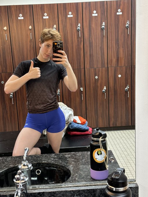 2 pic. Before jiu jitsu (sad) // After jiu jitsu (happy) https://t.co/ISBUZxOBvh
