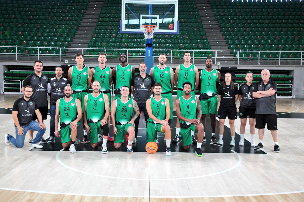 Acabamos la pretemporada de la mejor manera!

Siempre es bueno empezar sumando, paso a paso, construyendo, JUNTOS!

Sabado, primera batalla. La guerra sera larga, pero estamos dispuestos a pelearla <a href="/Caceres_Basket/">CacerEsBasket</a>