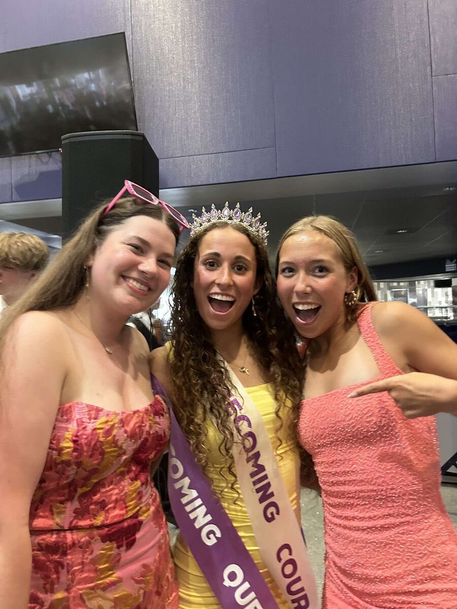 bhsdogs_gsoccer's tweet photo. Congrats Sophia! #HOCOQueen @Sophiadawson22 @Beccalynn1974 https://t.co/S4TRpKqsUy